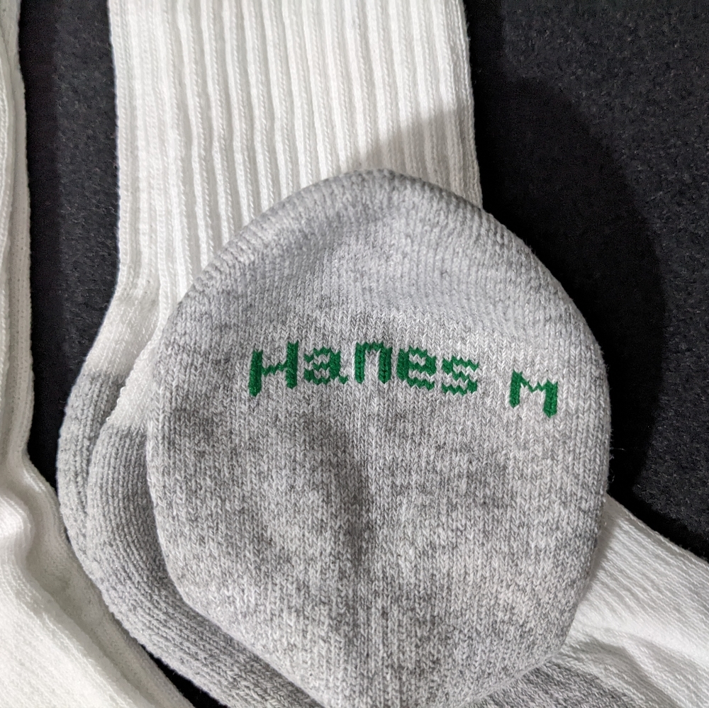 HANES 8 Pair NEW Boys White Cushion Crew Cut Socks Size 9-2 NEW - Picture 4 of 5